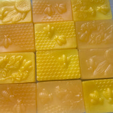 Load image into Gallery viewer, Raw Honey &amp; Honeysuckle